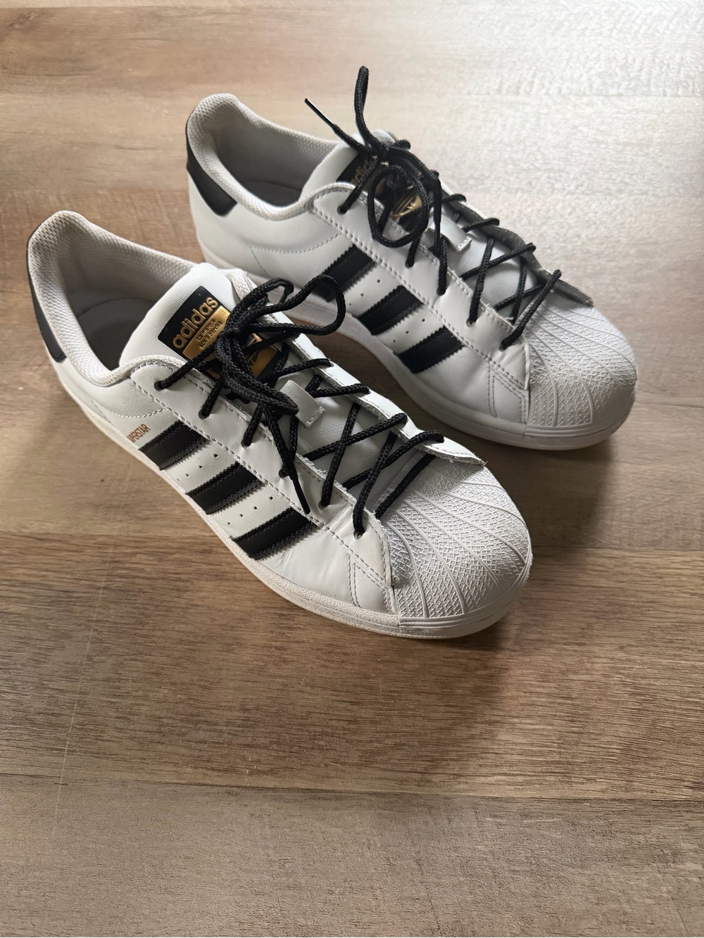 Adidas Superstar Sneakers – Women’s US 6.5